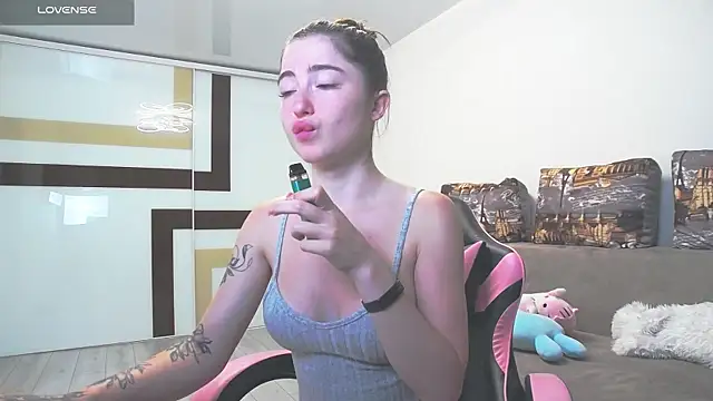 Snapshot of Luxuryalma chatting on June 29, 6:08 am Luxuryalma online show from June 29, 6:08 am