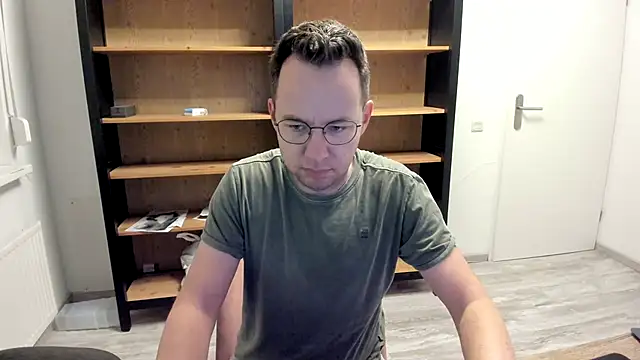 Snapshot of green_oasis100 chatting on January 6, 5:59 pm green oasis100 online show from January 6, 5:59 pm