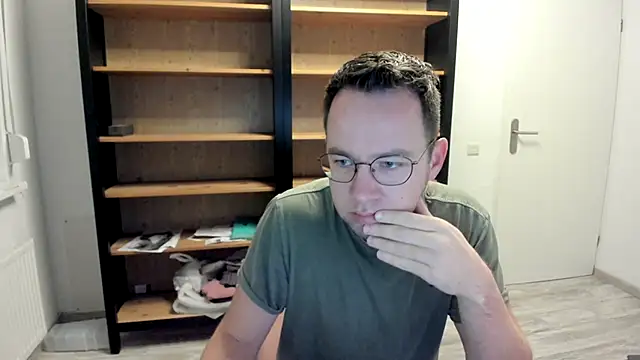 Snapshot of green_oasis100 chatting on January 7, 9:25 pm green oasis100 online show from January 7, 9:25 pm