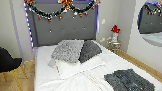 emma lye online show from December 24, 3:05 am