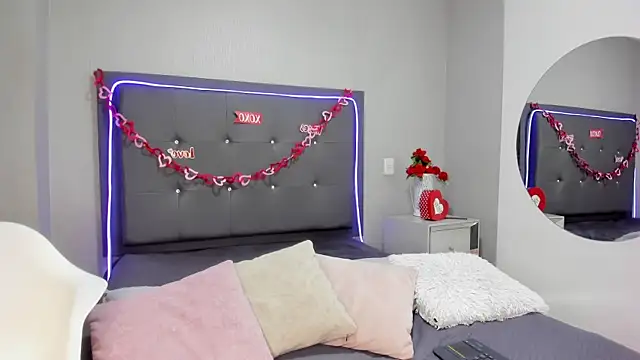 emma lye online show from April 11, 8:57 pm