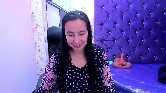 Snapshot of NaomyPrinces chatting on June 17, 2:18 pm NaomyPrinces online show from June 17, 2:18 pm