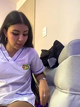 Larabrooks online show from November 24, 6:51 pm