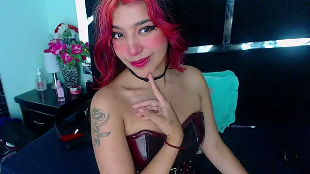 Snapshot of UnderBaby_ chatting on December 19, 12:02 am UnderBaby online show from December 19, 12:02 am