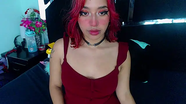 Snapshot of UnderBaby_ chatting on December 19, 11:03 pm UnderBaby online show from December 19, 11:03 pm