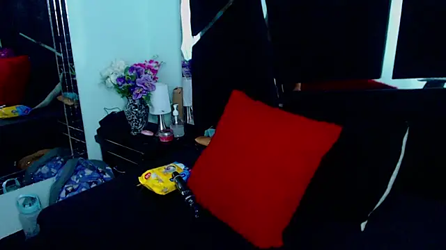 Snapshot of UnderBaby_ chatting on January 9, 8:33 pm UnderBaby online show from January 9, 8:33 pm