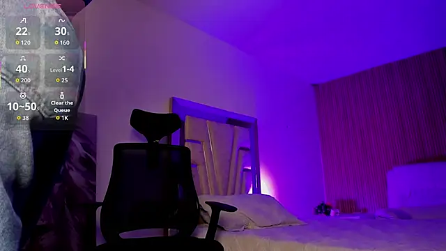 Snapshot of Melany_Luv chatting on November 2, 8:22 pm Melany Luv online show from November 2, 8:22 pm