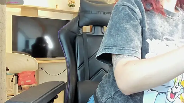 Melany Luv online show from April 1, 9:12 pm