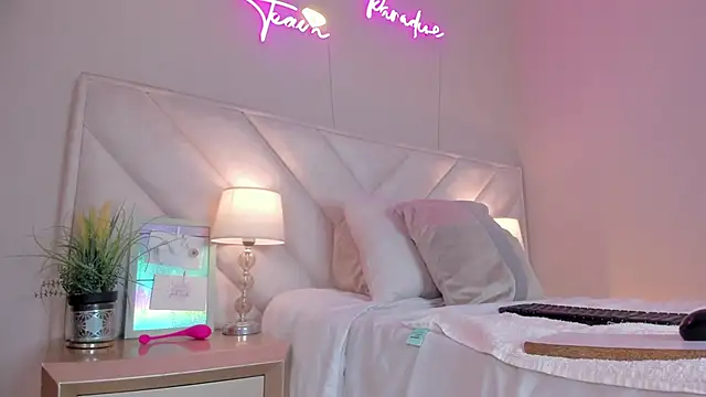 Snapshot of _angela_x chatting on February 7, 11:25 am angela x online show from February 7, 11:25 am