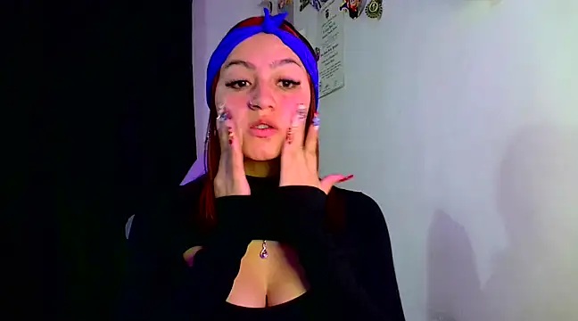 Snapshot of lucycherry__ chatting on February 5, 7:18 am lucycherry online show from February 5, 7:18 am