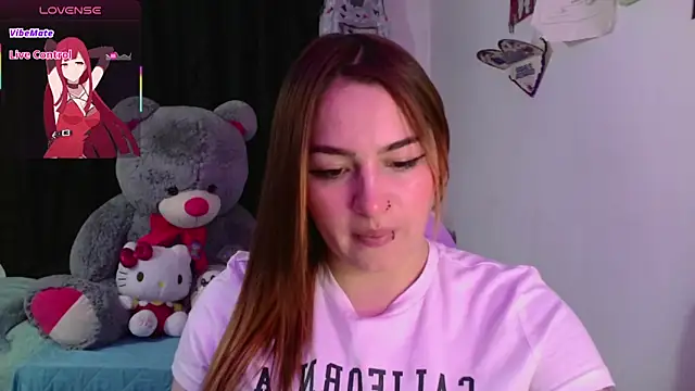 Snapshot of lucycherry__ chatting on November 20, 8:36 am lucycherry online show from November 20, 8:36 am