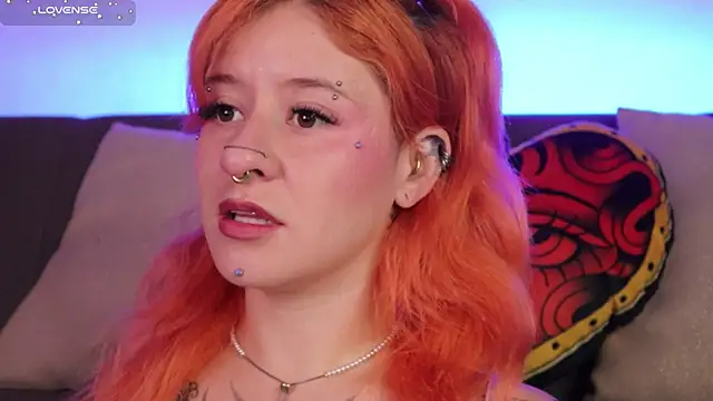 Snapshot of Daarlene chatting on November 10, 10:58 am Daarlene online show from November 10, 10:58 am