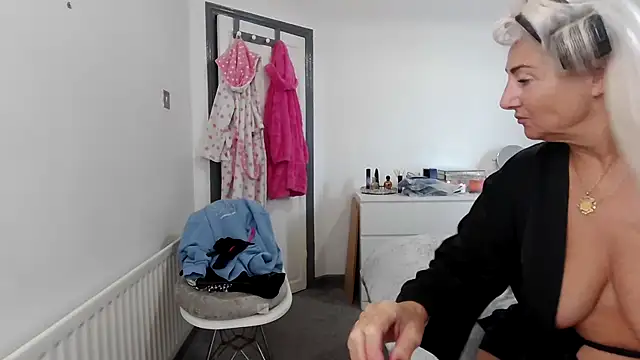 TanyaTaylor45 online show from October 18, 12:39 pm