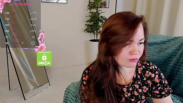 Snapshot of VanessaSmuth chatting on October 13, 3:17 am VanessaSmuth online show from October 13, 3:17 am