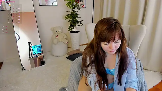 Snapshot of VanessaSmuth chatting on November 12, 2:45 am VanessaSmuth online show from November 12, 2:45 am