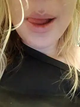 Snapshot of Linda_999 chatting on October 21, 1:50 am Linda 999 online show from October 21, 1:50 am