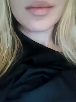 Snapshot of Linda_999 chatting on November 10, 11:09 am Linda 999 online show from November 10, 11:09 am