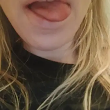 Snapshot of Linda_999 chatting on November 16, 11:43 pm Linda 999 online show from November 16, 11:43 pm