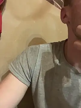 red red00 online show from November 8, 5:23 pm