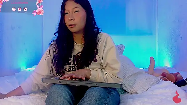 zoewilliams2 online show from February 10, 1:21 am