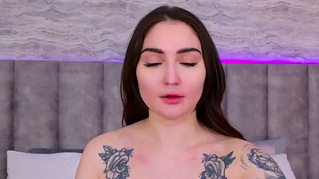 RoxiLester online show from March 1, 11:39 am