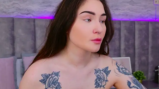 RoxiLester online show from March 20, 5:02 am