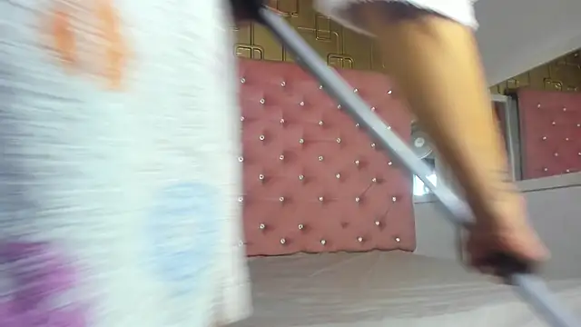 Molly gomez  online show from February 8, 10:40 pm