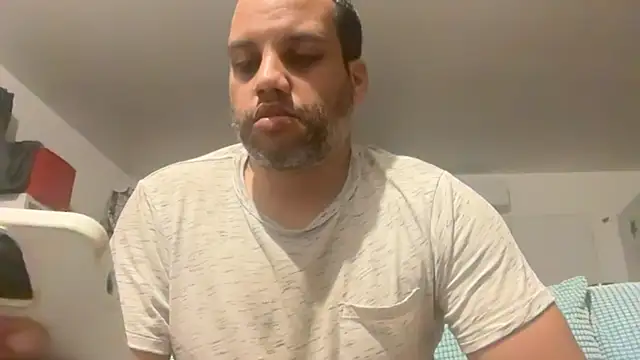 Snapshot of AbsolutMouuah chatting on May 2, 1:32 am AbsolutMouuah online show from May 2, 1:32 am