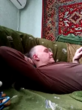 Snapshot of Pineapple04 chatting on February 7, 12:31 pm Pineapple04 online show from February 7, 12:31 pm