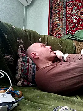 Snapshot of Pineapple04 chatting on February 18, 8:32 am Pineapple04 online show from February 18, 8:32 am