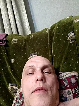 Snapshot of Pineapple04 chatting on February 19, 7:32 pm Pineapple04 online show from February 19, 7:32 pm