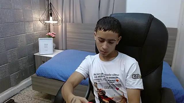 Xavii18 online show from December 5, 4:01 pm