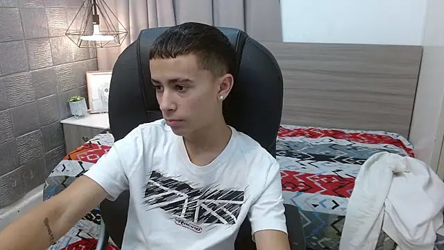 Xavii18 online show from February 13, 2:42 pm