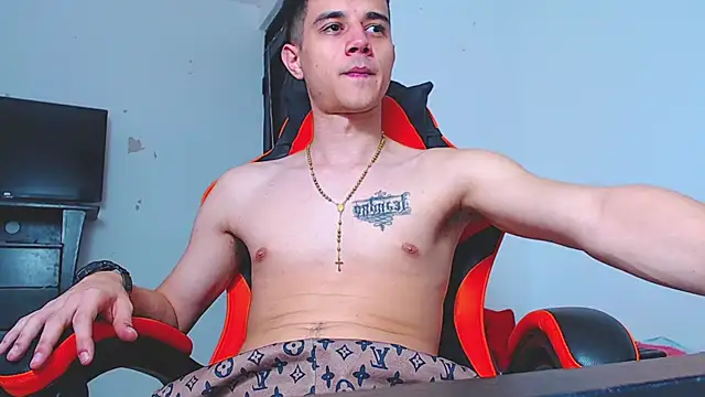 ADAM HOT online show from December 19, 9:22 pm