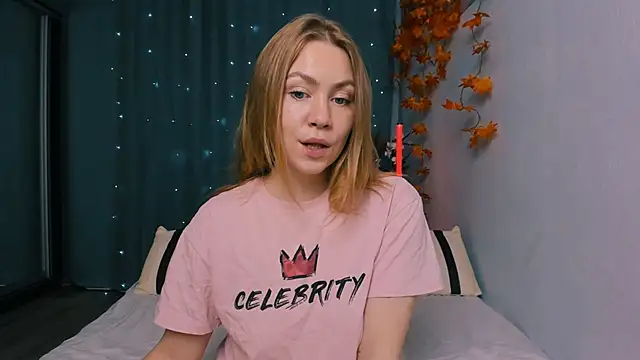 Snapshot of InsatiableFoxX chatting on October 29, 8:54 pm InsatiableFoxX online show from October 29, 8:54 pm