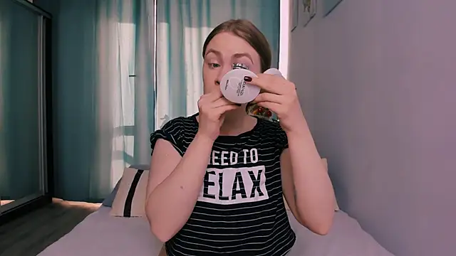 InsatiableFoxX online show from April 24, 5:43 am