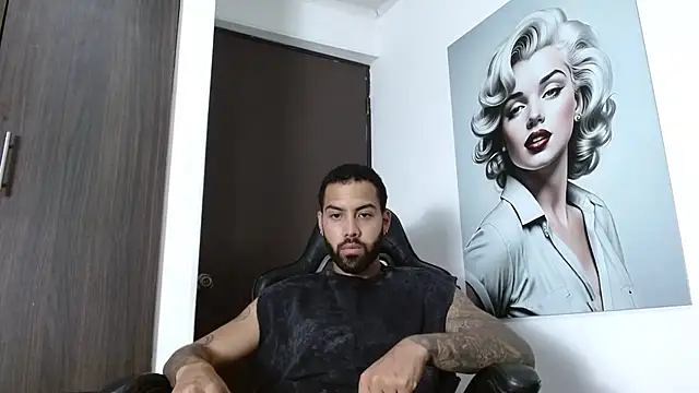 Snapshot of Hendry_ chatting on October 28, 3:21 am Hendry online show from October 28, 3:21 am