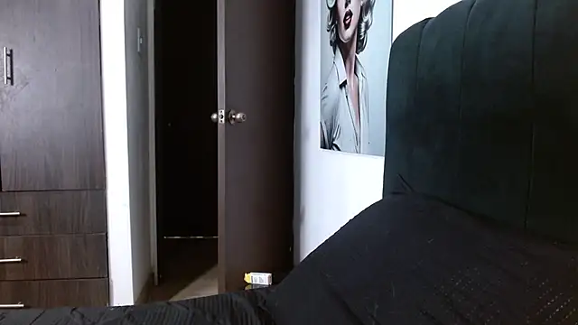 Snapshot of Hendry_ chatting on November 24, 2:11 am Hendry online show from November 24, 2:11 am