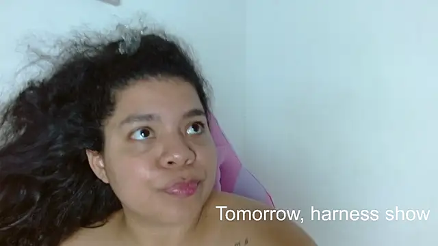 yulissa18 online show from December 4, 6:44 am