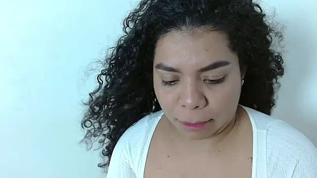 yulissa18 online show from March 15, 4:35 am