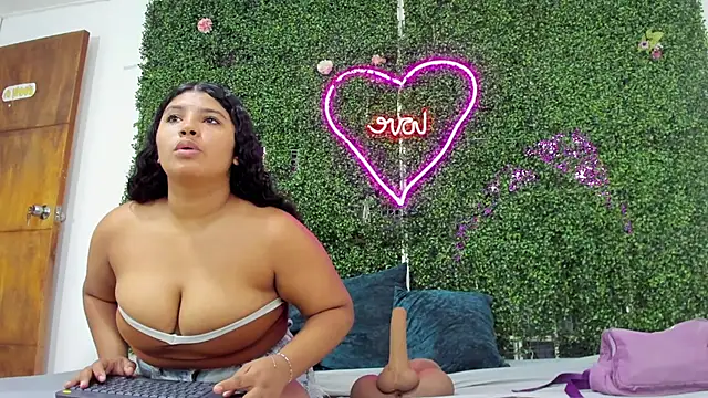 valentina 0  online show from December 1, 8:14 pm