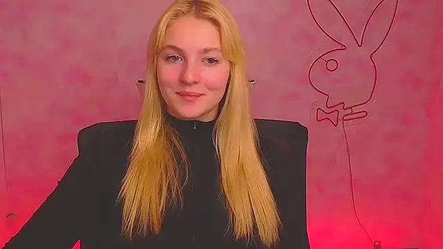 Snapshot of Milka_kiss_ chatting on December 5, 7:17 pm Milka kiss online show from December 5, 7:17 pm