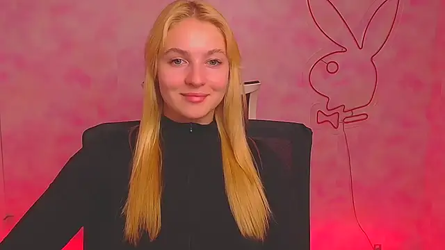 Snapshot of Milka_kiss_ chatting on December 6, 1:29 am Milka kiss online show from December 6, 1:29 am