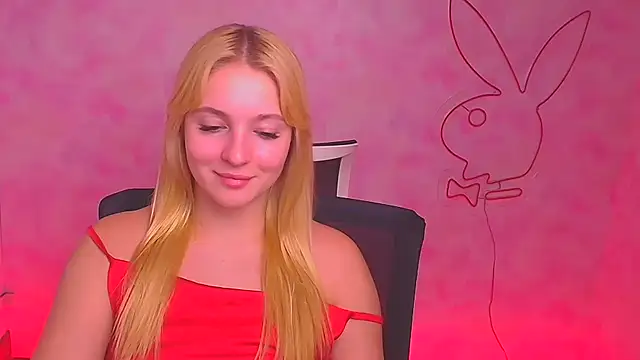 Snapshot of Milka_kiss_ chatting on December 19, 4:13 pm Milka kiss online show from December 19, 4:13 pm