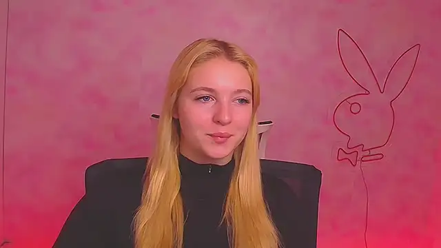 Snapshot of Milka_kiss_ chatting on December 21, 9:33 am Milka kiss online show from December 21, 9:33 am