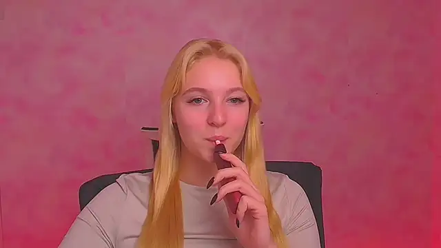 Snapshot of Milka_kiss_ chatting on January 4, 4:32 pm Milka kiss online show from January 4, 4:32 pm