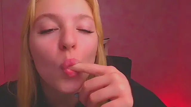 Snapshot of Milka_kiss_ chatting on January 6, 10:24 am Milka kiss online show from January 6, 10:24 am