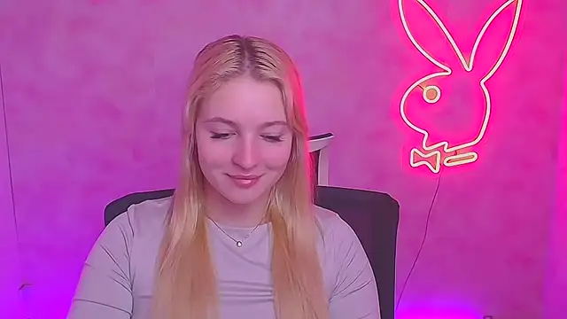 Snapshot of Milka_kiss_ chatting on February 2, 6:04 am Milka kiss online show from February 2, 6:04 am