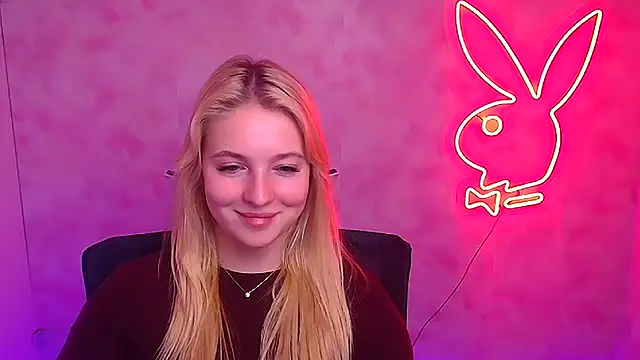 Snapshot of Milka_kiss_ chatting on February 6, 1:43 pm Milka kiss online show from February 6, 1:43 pm