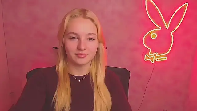 Snapshot of Milka_kiss_ chatting on March 6, 6:52 am Milka kiss online show from March 6, 6:52 am